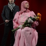 Валянціна Петрачкова. На заднім плане - артыст Арцём Блахін.